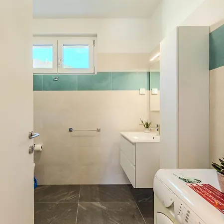 Sunny House By Interhome *