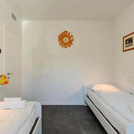 Sunny House By Interhome